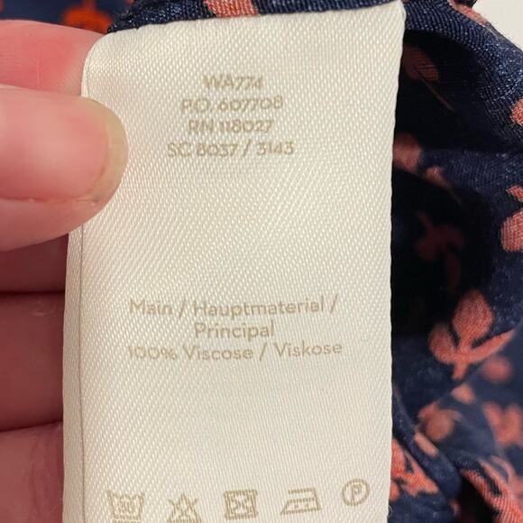 Boden Brand Navy and Red Flowers Pattern Short Sleeve Blouse Shirt Size 10 - Picture 7 of 7